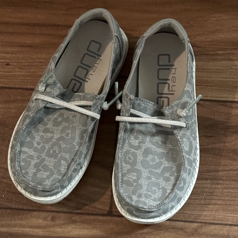 Hey Dude, kids 11, gray leopard, like new